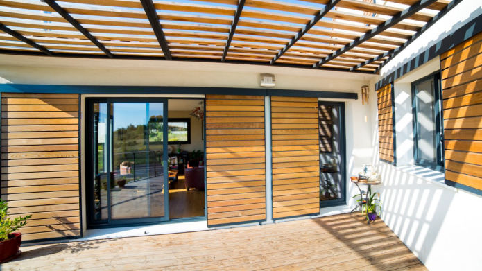 Komilfo Stores et Menuiseries de Bretagne : votre conseiller stores et fermetures dans le Morbihan