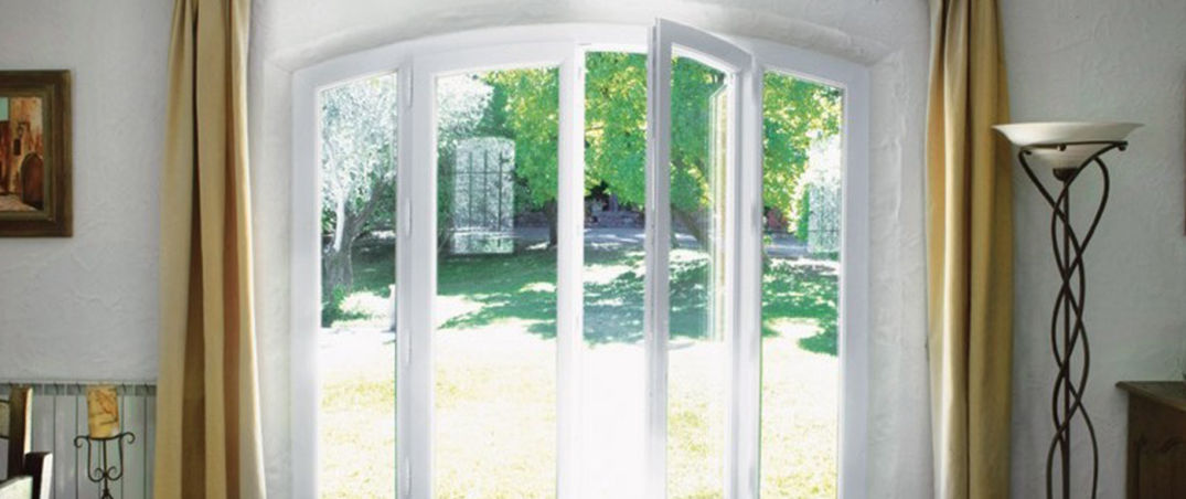 Komilfo Stores et Menuiseries de Bretagne : votre conseiller stores et fermetures dans le Morbihan