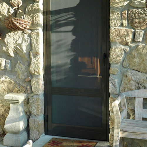 Komilfo Stores et Menuiseries de Bretagne : votre conseiller stores et fermetures dans le Morbihan