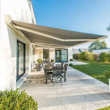 Komilfo Stores et Menuiseries de Bretagne : votre conseiller stores et fermetures dans le Morbihan