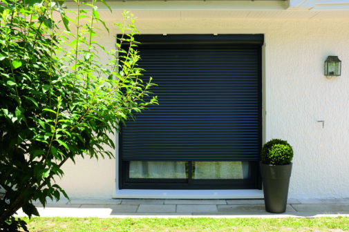 Komilfo Stores et Menuiseries de Bretagne : votre conseiller stores et fermetures dans le Morbihan