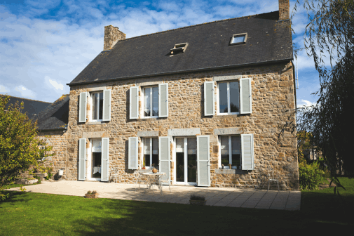 Komilfo Stores et Menuiseries de Bretagne : votre conseiller stores et fermetures dans le Morbihan