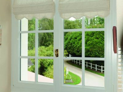 Komilfo Stores et Menuiseries de Bretagne : votre conseiller stores et fermetures dans le Morbihan