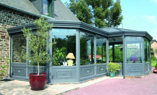 Komilfo Stores et Menuiseries de Bretagne : votre conseiller stores et fermetures dans le Morbihan