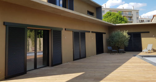 Komilfo Stores et Menuiseries de Bretagne : votre conseiller stores et fermetures dans le Morbihan